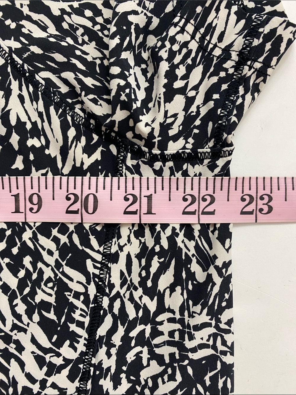 Athleta Ultimate Train T-shirt Size L Windstorm Black/White Lightweight Silky - Picture 5 of 7